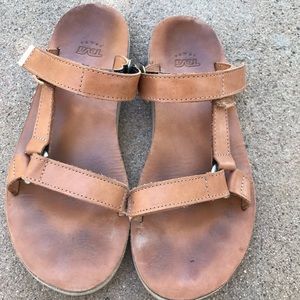 Teva leather brown hook and loop sandals Women’s size 10